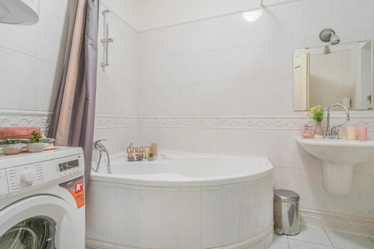 Bright Studio Close To Charles Bridge And Prague Castleアパートメント エクステリア 写真
