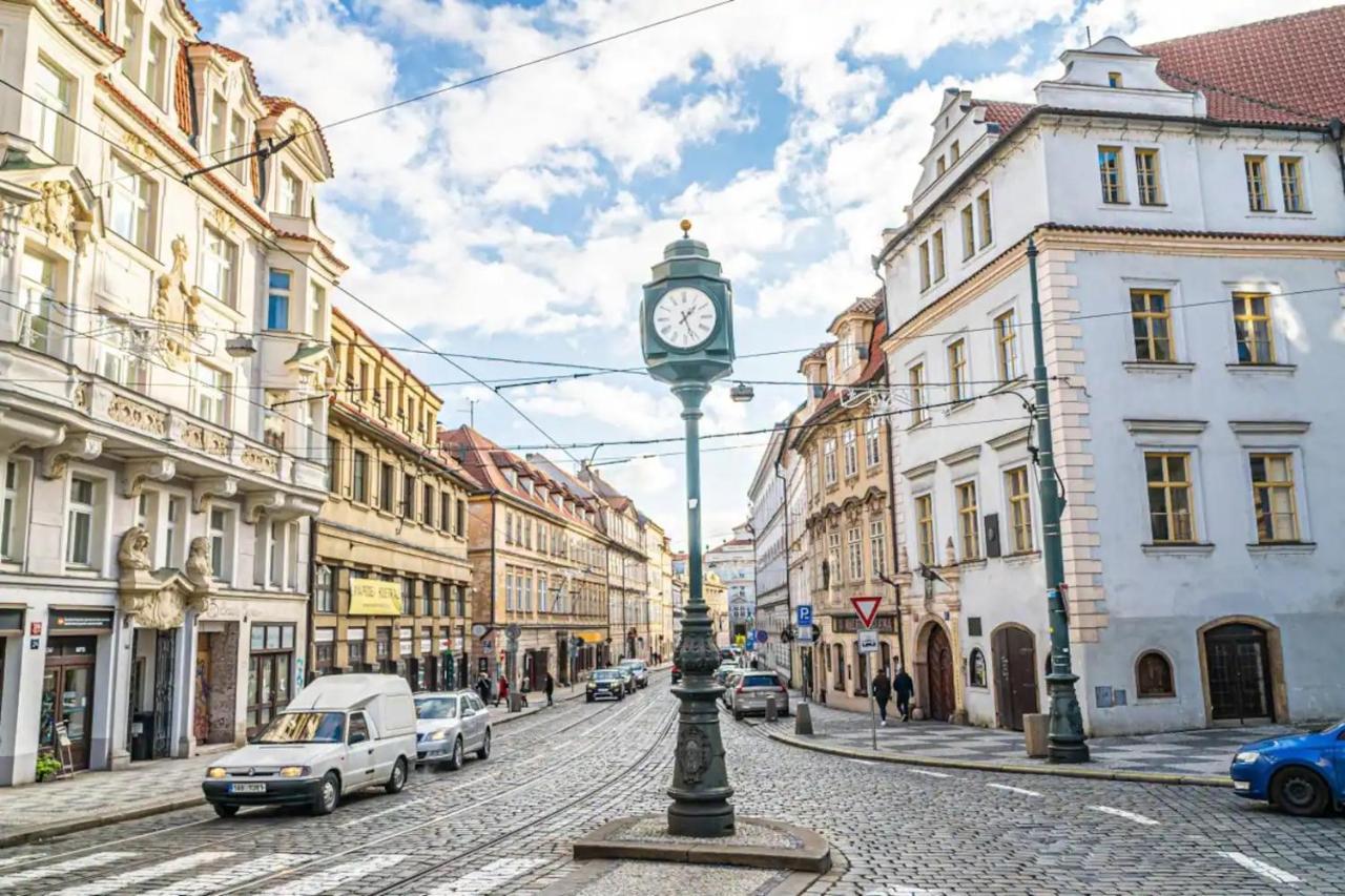 Bright Studio Close To Charles Bridge And Prague Castleアパートメント エクステリア 写真